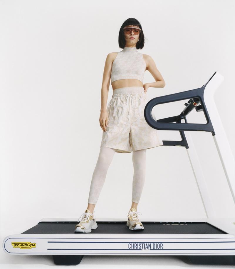 Dior 與義大利健身器材聯名推出一系列商品。Dior and Technogym 跑步機，NTD396,000。