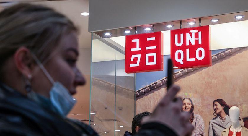 UNIQLO宣布暫停俄羅斯業務！民眾瘋搶「整間店都在排隊」畫面曝