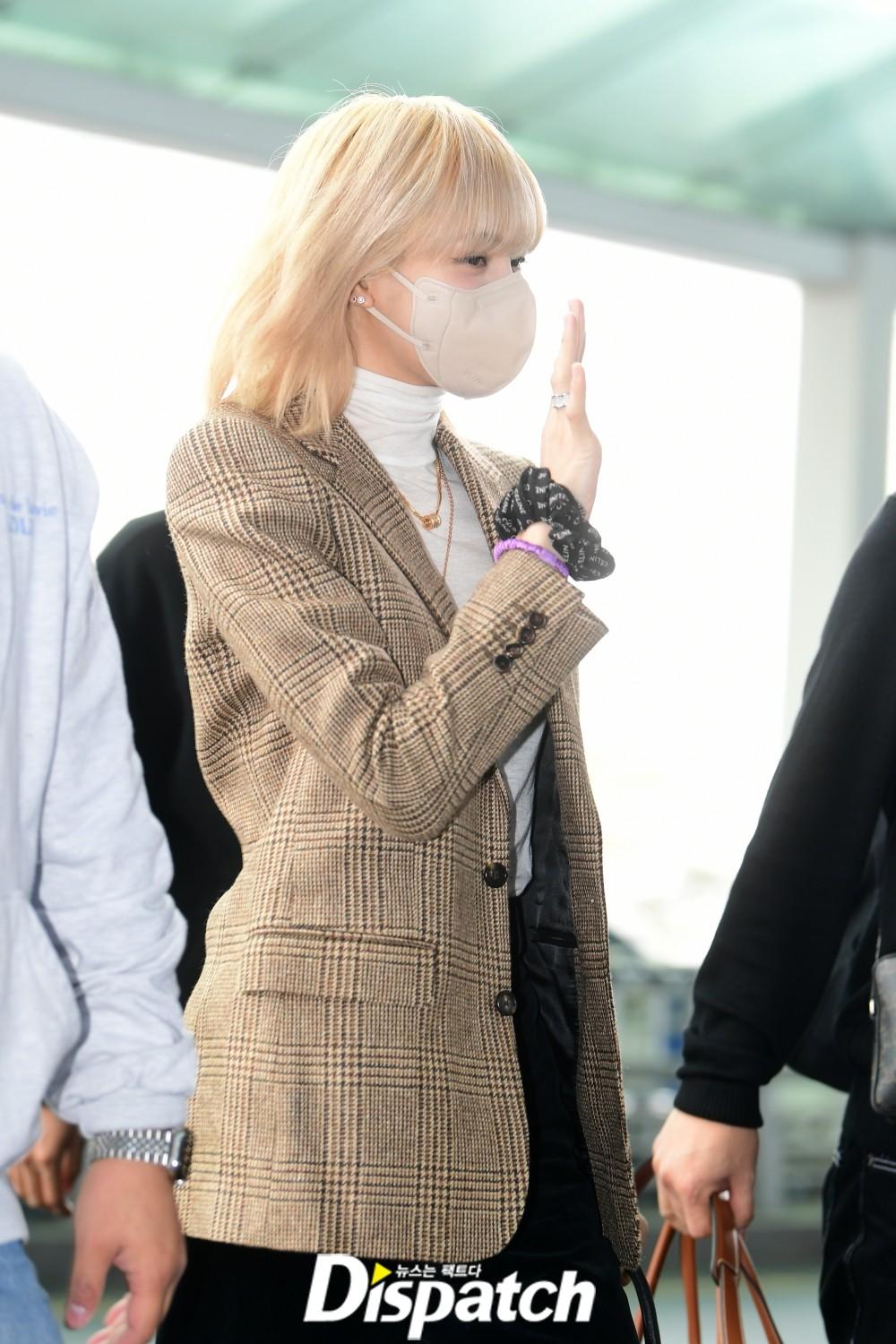 Lisa也喜歡用「大腸圈」。(翻攝自www.dispatch.co.kr)