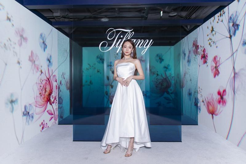 吳卓源決定看完 Tiffany 展覽後，手刀衝店上購入從高中就喜歡的 Tiffany 鍊帶項鍊。