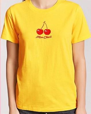 周子瑜穿的黃色T恤是Forever 21。