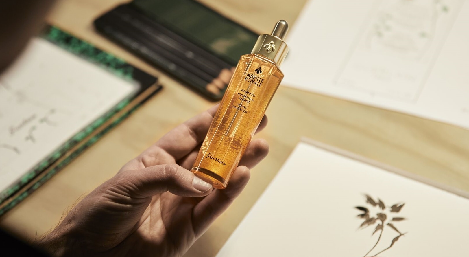 520世界蜜蜂日 嬌蘭限量版瓶身啟動保育計畫