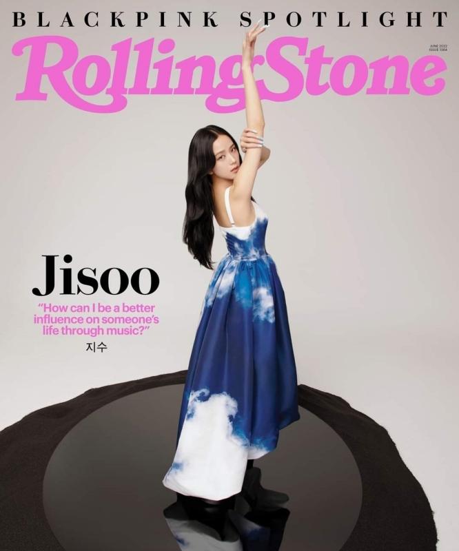 Jisoo以回眸的姿勢出鏡同樣亮眼。（截自rollingstone twitter）