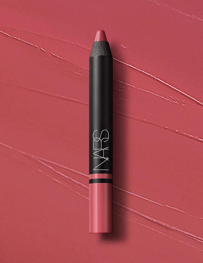 NARS 驚綺絨彩筆，NTD950。