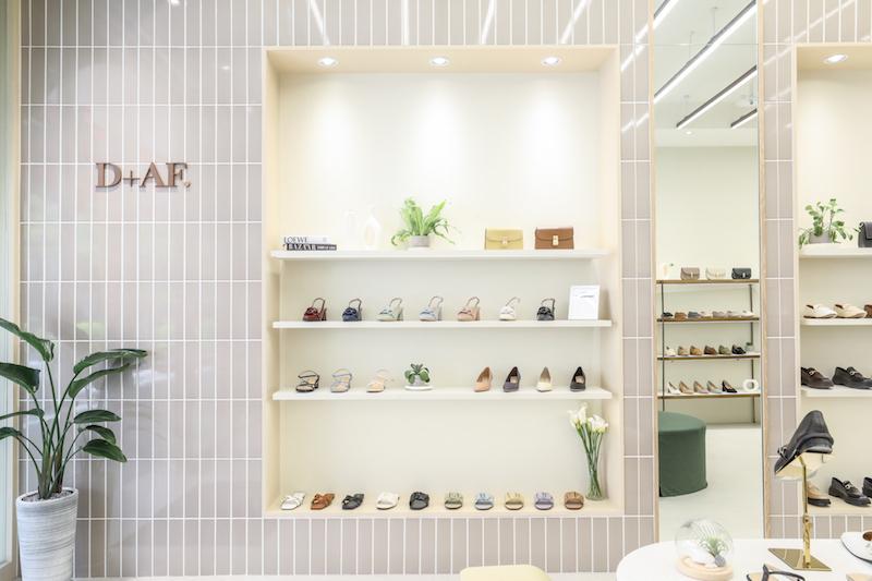 D+AF店內以柔美奶茶色吸引目光。（品牌提供）
