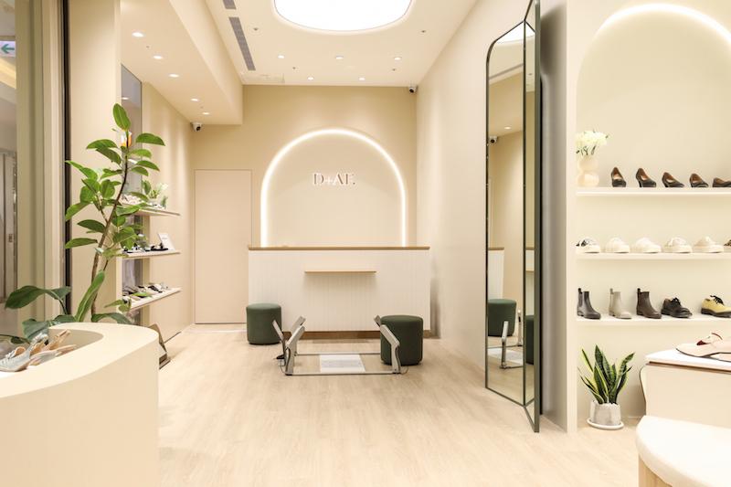 D+AF店內以柔美奶茶色吸引目光。（品牌提供）