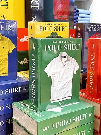 《Ralph Lauren’s Polo Shirt》記錄品牌Polo衫誕生半世紀來的時尚文化影響力。共有五種不同封面可選，各1,300元。（記者方惠宗攝）