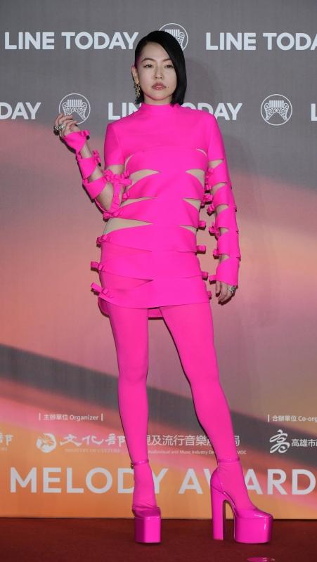 小Ｓ徐熙娣以一身「死亡芭比粉」挖空迷你裙亮相，這身造型來自Valentino秋冬Pink PP系列的設計。劉大強透露，原本最期待小Ｓ的造型，雖然這套水平仍在線，不過與她過往在紅毯上的表現相比並不算特別驚豔。