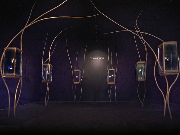 CINDY CHAO回歸倫敦藝博會令人驚豔 「行動博物館」宛如神秘森林 經典藝術與創意新作極致精湛