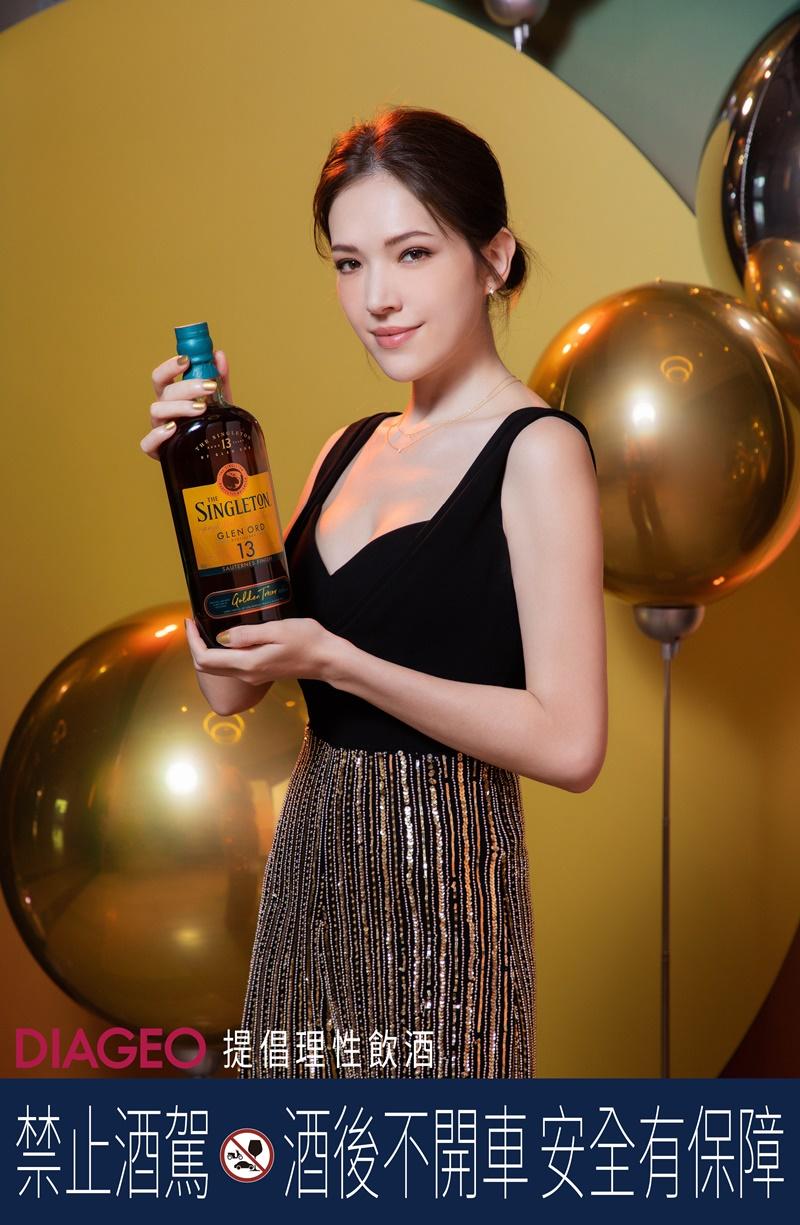 許瑋甯分享私下的品酩習慣，喜歡依照場合純飲威士忌或加冰塊。