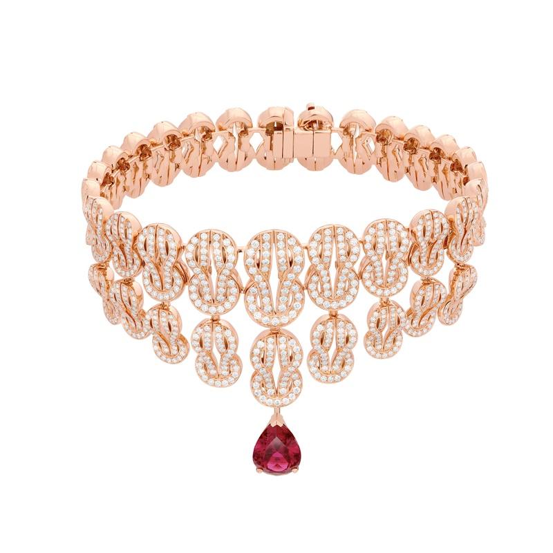 Chance Infinie crazy 8 高級珠寶系列紅碧璽吊墜鑽石手鍊，1,765,400元。