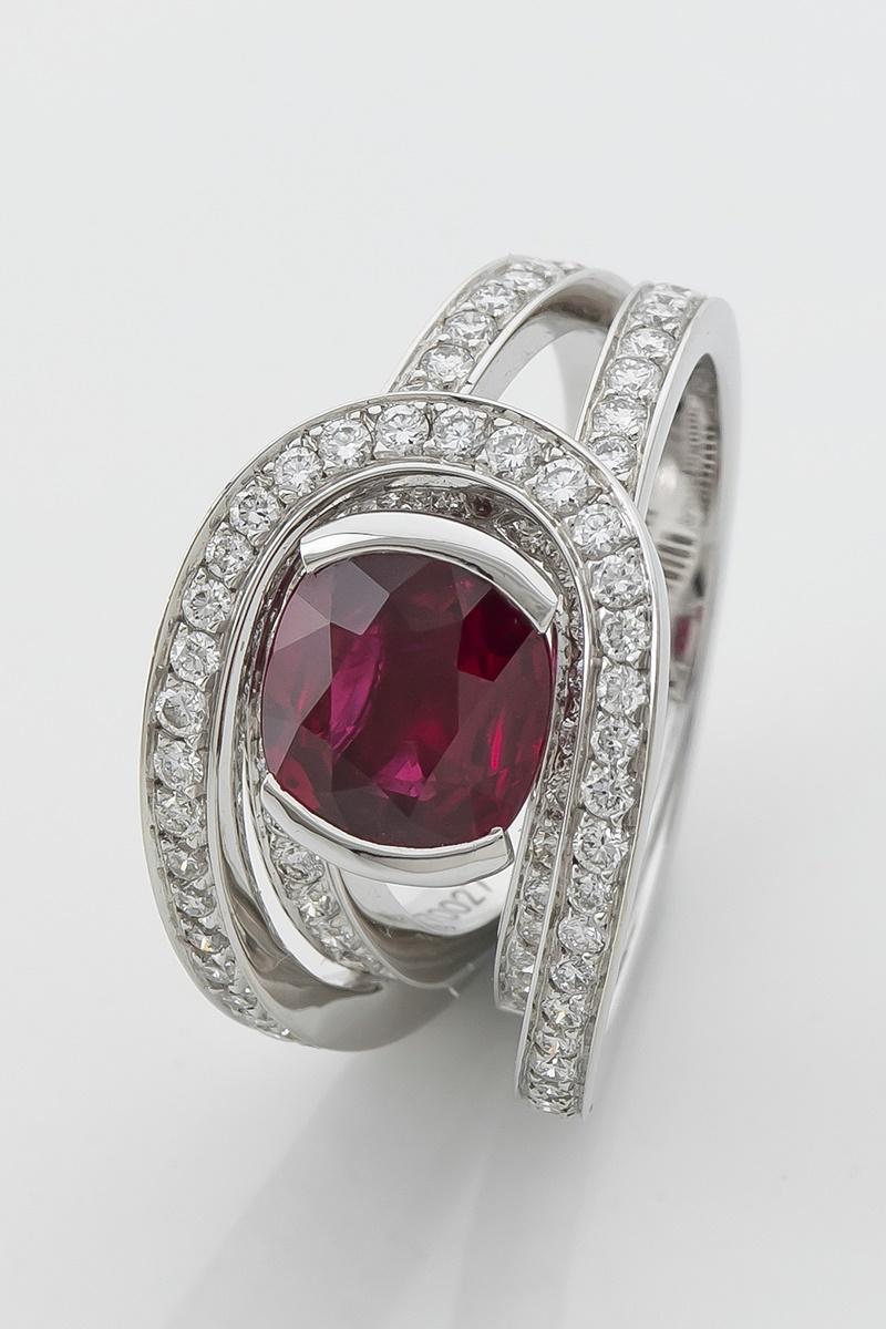 FRED 緬甸無燒鴿血紅鑽石戒指，8,870,800元，是本次展出中價格最高的作品。