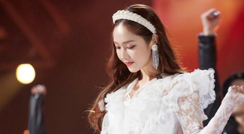 Jessica鄭秀妍喊太熱「這樣穿」曬極品曲線！超狂減脂菜單曝光