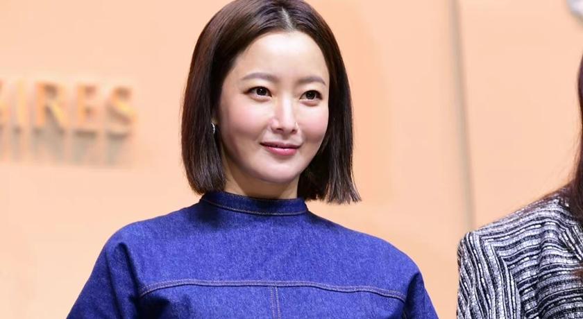 「韓國第一美女」金喜善驚人凍齡！短洋裝站C位看不出45歲
