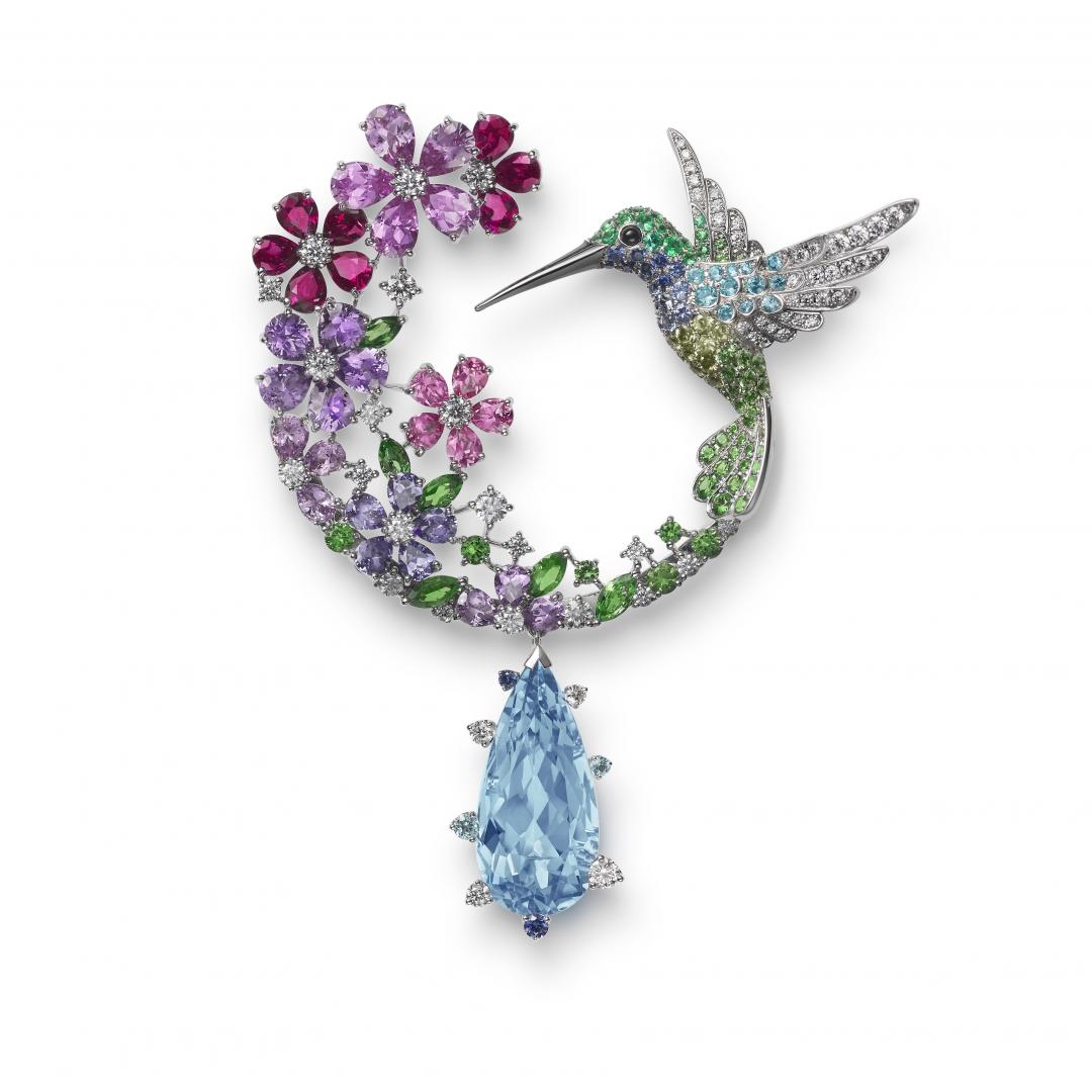 MIKIMOTO Wild and Wonderful頂級珠寶系列蜂鳥造型胸針，18K白金鑲嵌海藍寶石、藍寶石、祖母綠、尖晶石、石榴石、瑪瑙、橄欖石、碧璽、紅寶石、鑽石，價格店洽。