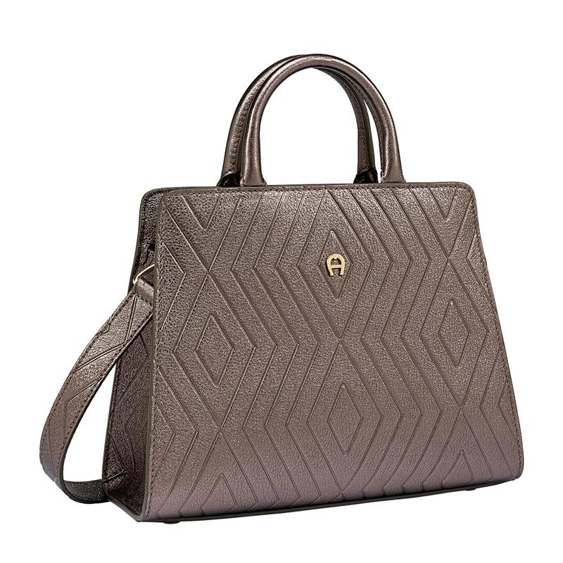 AIGNER CYBILL 鹿褐棕手袋，39,500元。