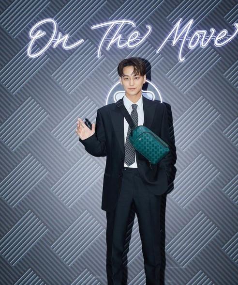 金汎響應萬寶龍「On The Move」活動。(翻攝自k.kbeom IG)