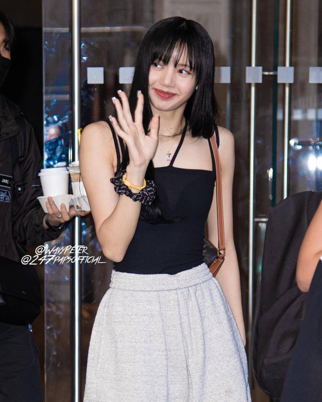 Lisa 紐約私服套「寬鬆棉褲」走運動風!起底全是精品大牌 - 自由電子報iStyle時尚美妝頻道