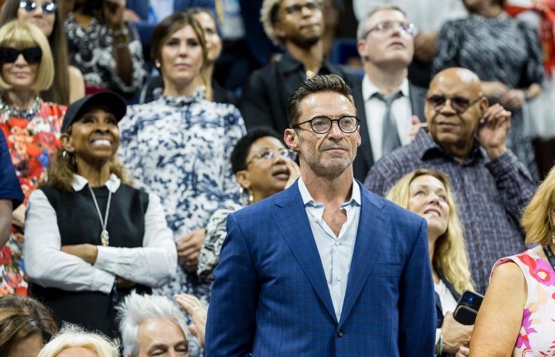 Hugh Jackman、「時尚惡魔」Anna Wintour（後排左）現身美網賽場。（美聯社）