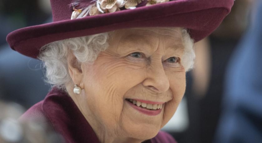 英國女王逝世享耆壽96歲！白金漢宮前擠滿哀悼民眾