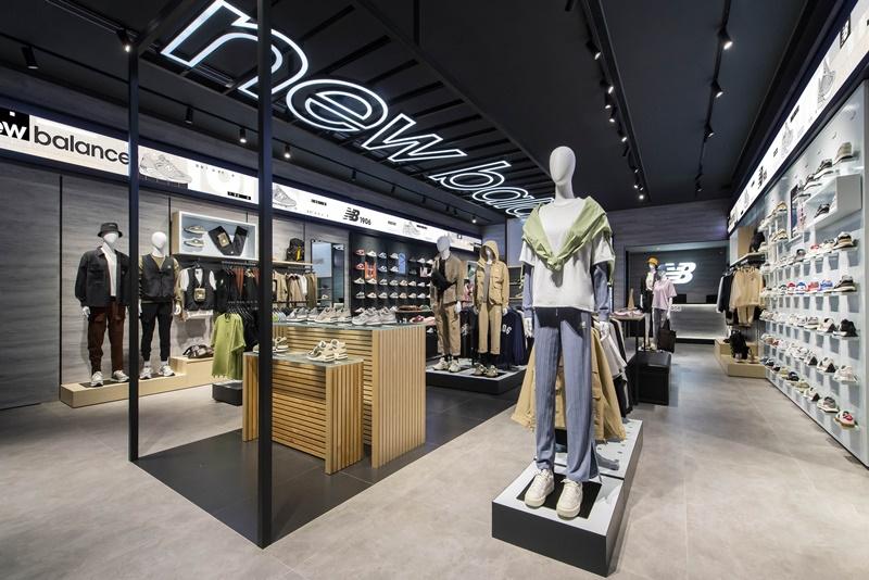 「NB 1906潮流形象信義旗艦店」店裝風格強烈。