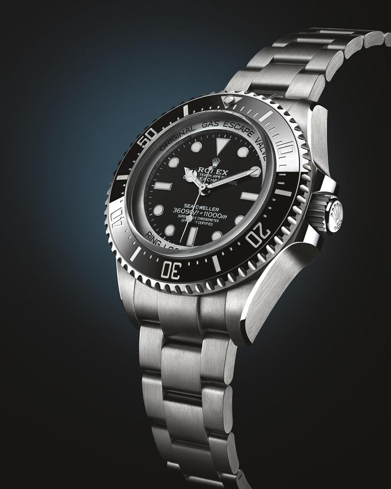 Rolex Deepsea Challenge腕錶，RLX鈦金屬錶殼，自動上鍊機芯，時分秒顯示，錶徑50mm，防水規格11,000米，864,000元。