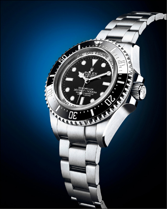 Rolex Deepsea Challenge腕錶，RLX鈦金屬錶殼，自動上鍊機芯，時分秒顯示，錶徑50mm，防水規格11,000米，864,000元。