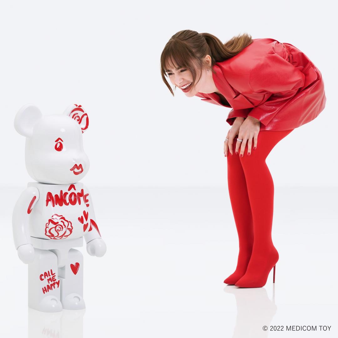 「LANCÔMExBE@RBRICK」公仔熊滿額贈品，吸引民眾排隊搶購。