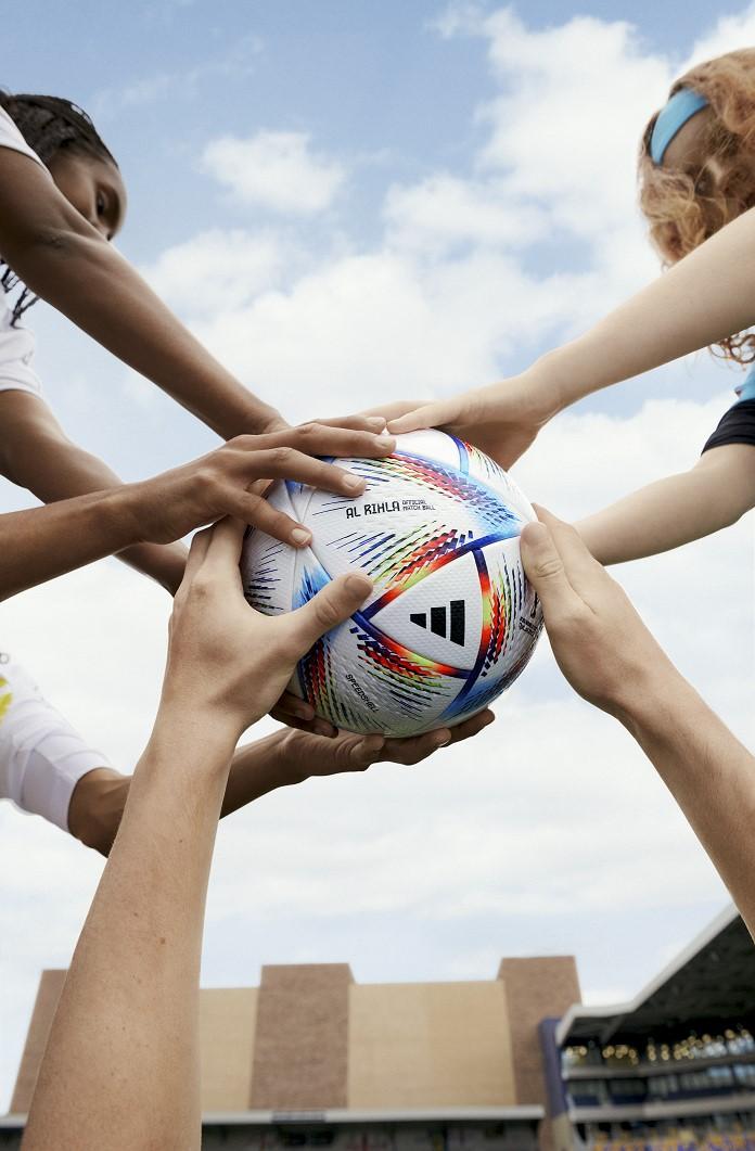 adidas打造AL RIHLA比賽用球，售價4,690元。