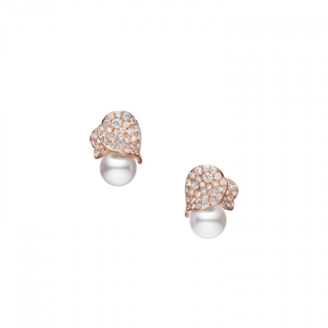 MIKIMOTO Les Pétales Place Vendôme Rosés系列珍珠耳環，240,000元。