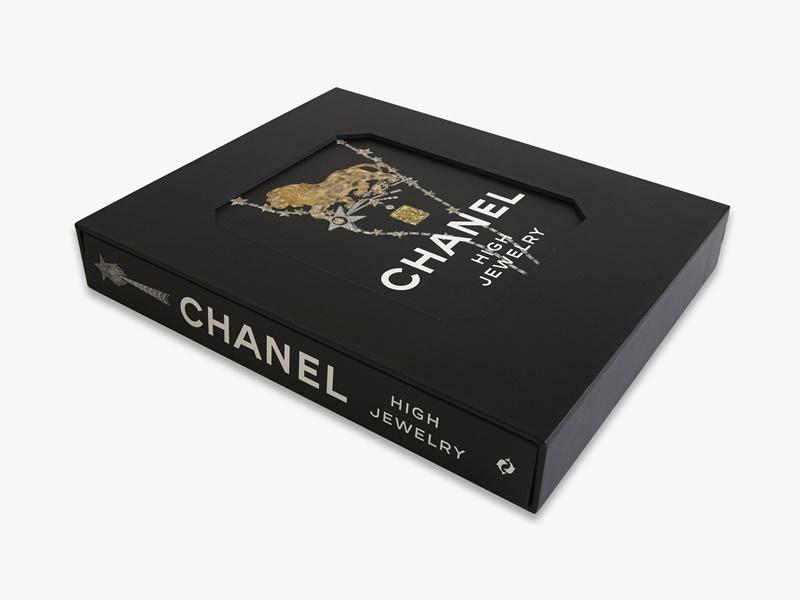 CHANEL出「頂級珠寶精裝書」！老佛爺卡爾拍攝作品也一併收錄