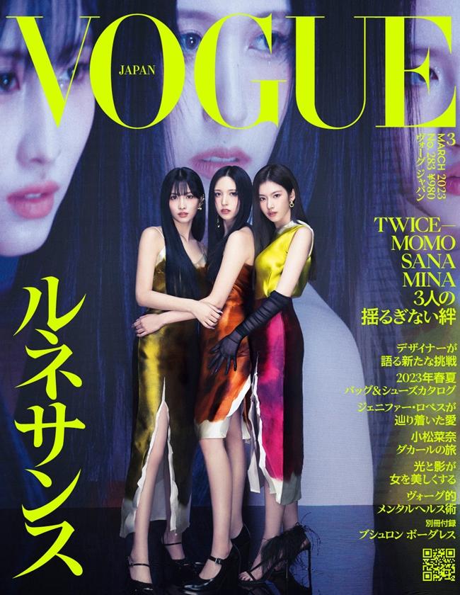 Momo、Sana、Mina三人登上日本《Vogue》，皆身穿PRADA 2023春夏系列。