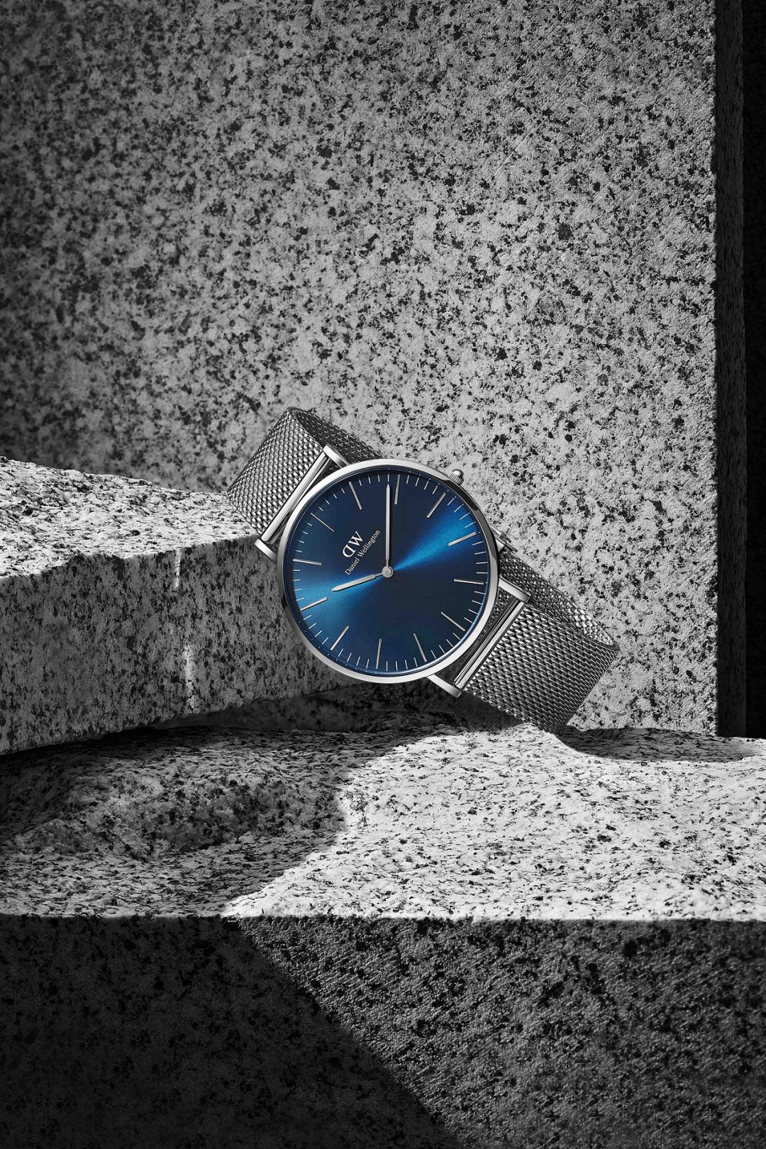 Daniel Wellington Classic幻影系列極光銀，8,490元。