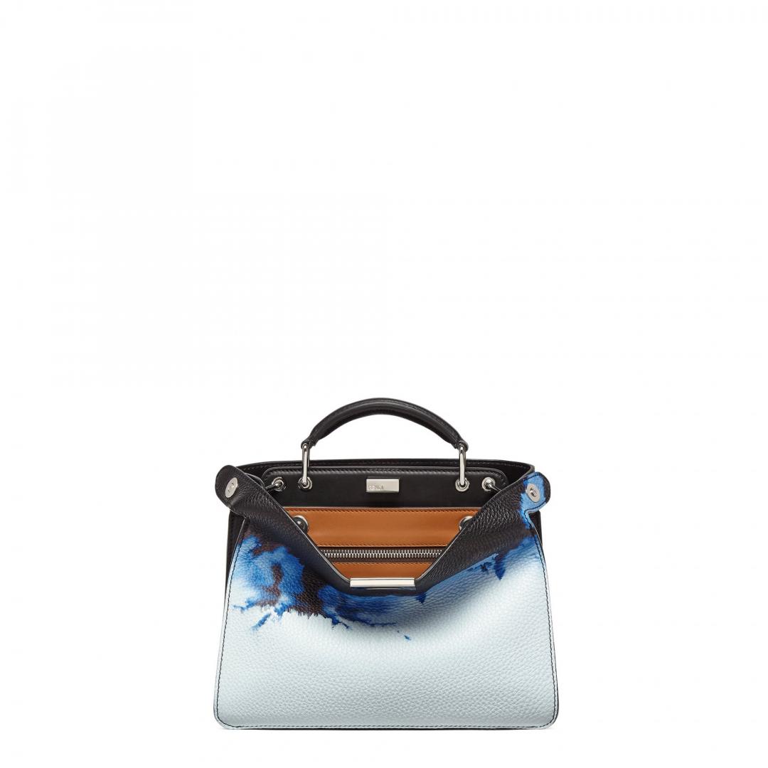 FENDI Peekaboo ISeeU Mini，152,000元。