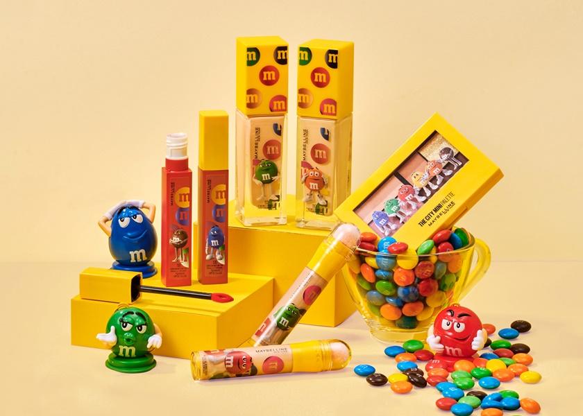 媚比琳攜手M&M’S巧克力跨界推出聯名彩妝，有夠潮。