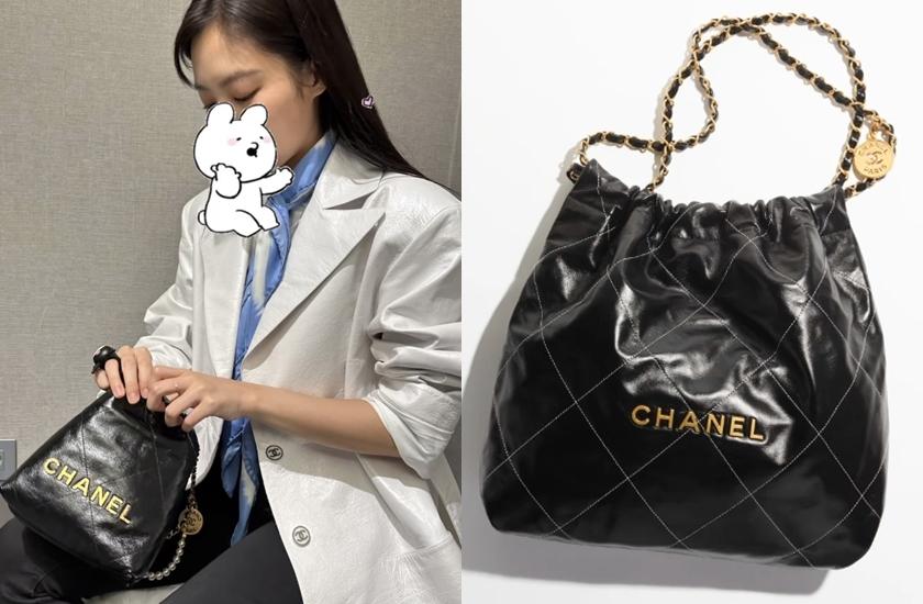 Jennie身上揹著CHANEL 22黑色亮面包包。