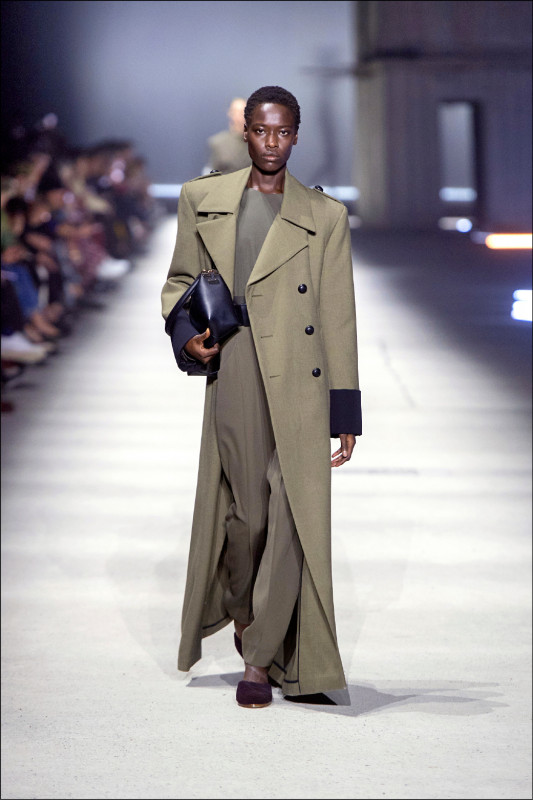 Tod’s秀場上的多款外套都令人眼睛一亮。