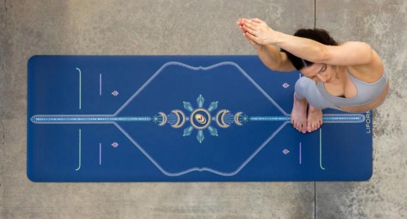 LIFORME瑜伽墊首創肢體正位點　「拜月限定墊」連結能量週期