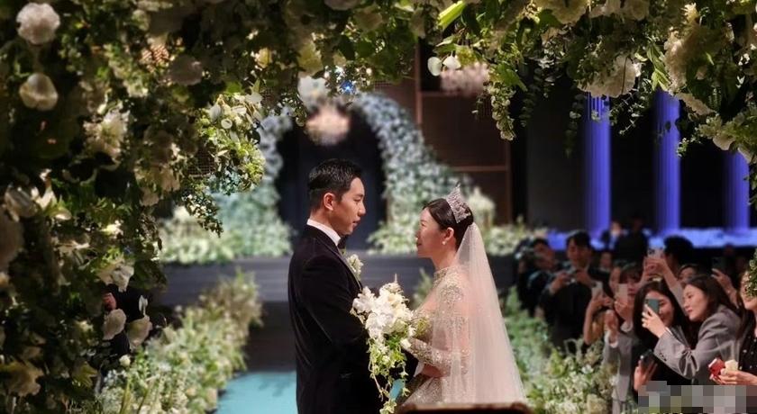 李昇基大婚「最佳女友」韓孝周、李世榮都來了！新娘子絕美婚紗曝光「這點」收服男神