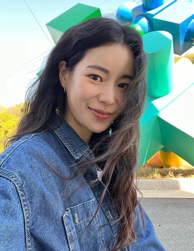 林知衍近素顏入鏡，膚質超好。