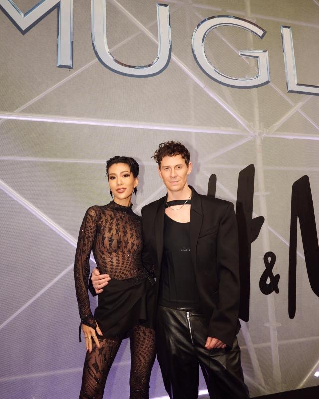 莫莉與Mugler創意總監 Casey Cadwallader。（品牌提供）