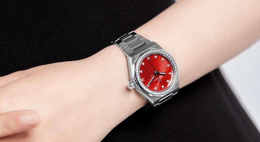 紅色控不可錯過！從錶面一路紅到錶帶「正紅色腕錶」狂飄女人味