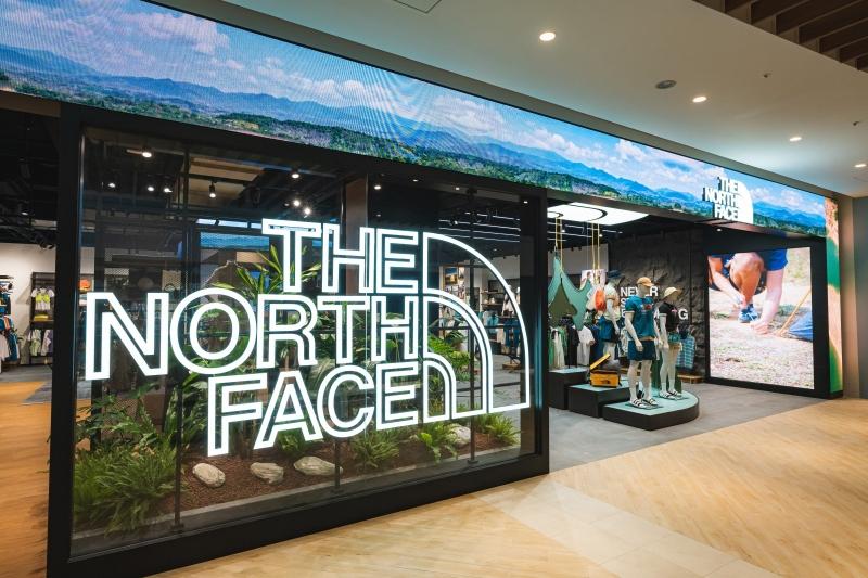 The North Face全新探索店選在台中Lalaport開設。