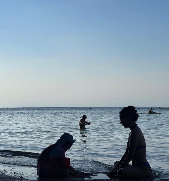 高素榮帶著女兒到峇里島旅遊。