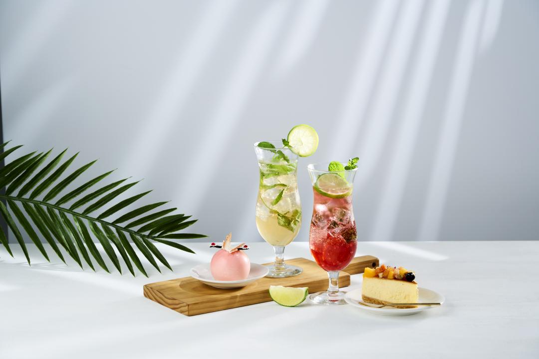 季節新品，沁涼薄荷加酸甜水果調製的無酒精ＭOJITO系列飲品第2杯半價。