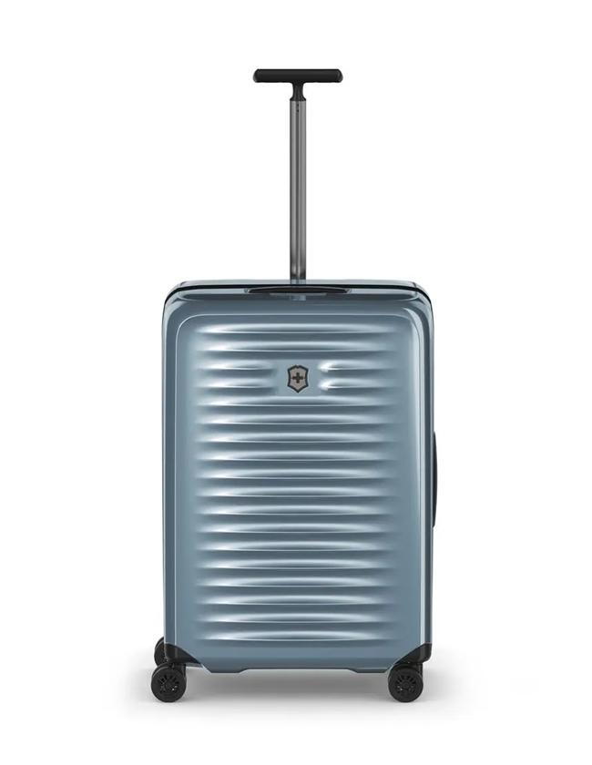 Victorinox Crosslight行李箱，推薦價17,900元。
