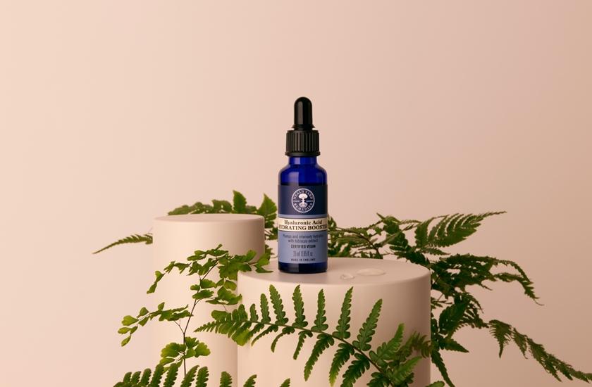 Neal's Yard Remedies 玻尿酸保濕導入精華，25ml/850元。
