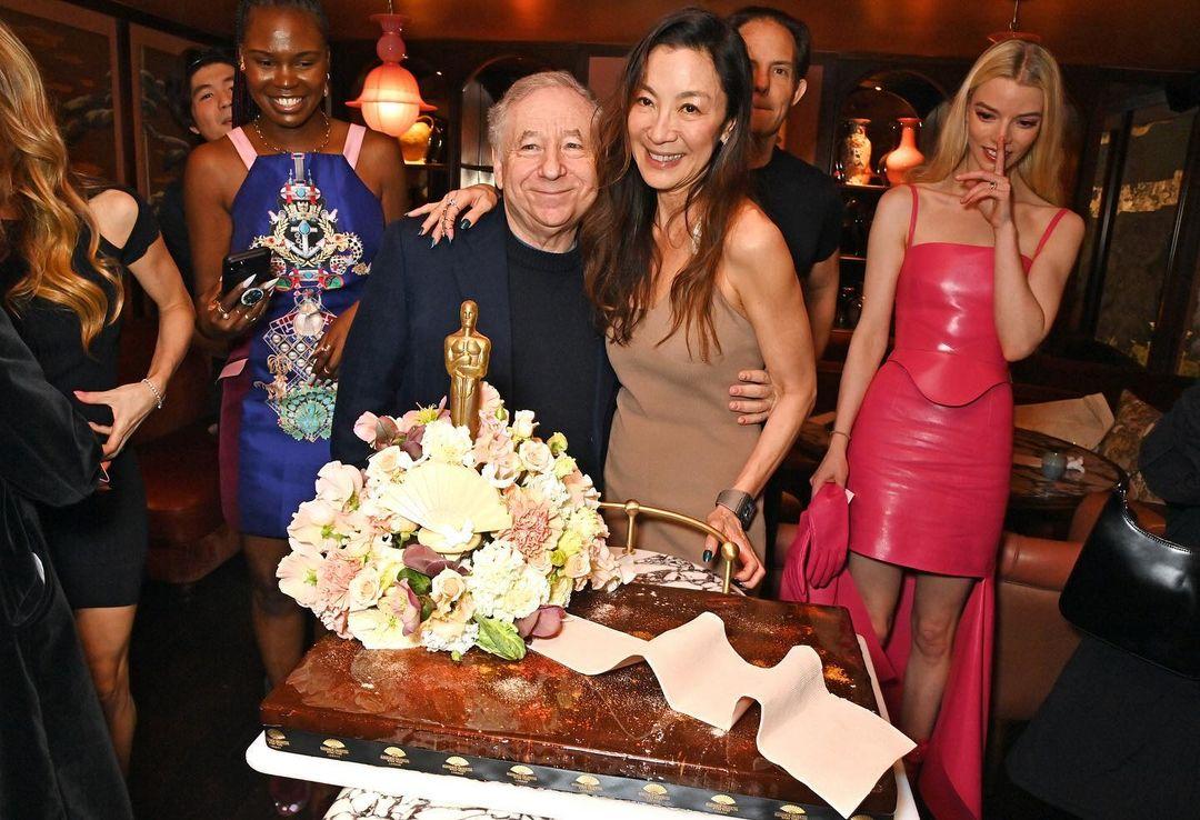 楊紫瓊以「法國媳婦」新身分登版法雜誌封面！白襯衫配燦笑新婚甜蜜藏不