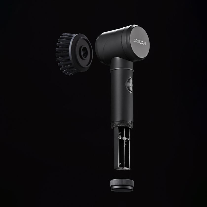 ARTISAN 黑旋風電動清潔刷/洗鞋刷，售價1,490元。