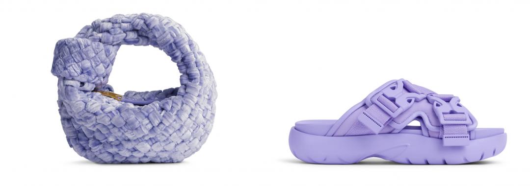 Jodie換上絨面質感增添奢華感、Snap橡膠休閒鞋則是以同色系呈現宛如「一體成型」的風貌。迷你包NTD101,800、橡膠涼鞋31,200。（品牌提供）